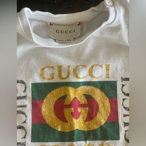 ✨ AUTHENTIC ✨ Gucci t-shirt (unisex, 24m)